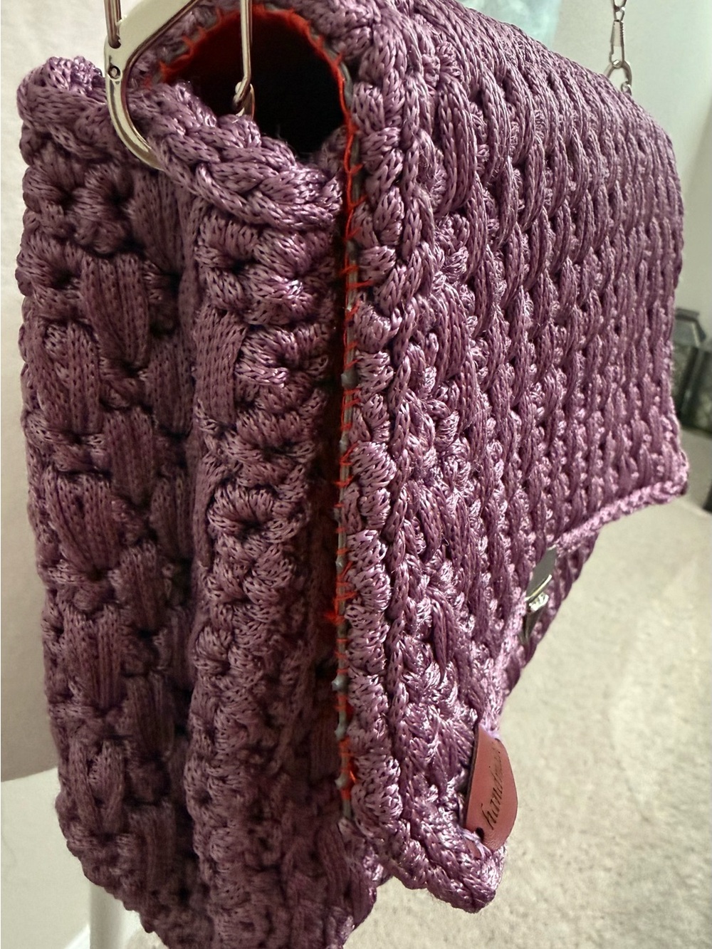 NEW! Handcrafted Mauve Crochet Crossbody Bag with red lining and chain strap - Picture 5 of 10